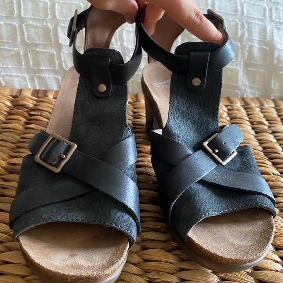 dansko heeled sandals